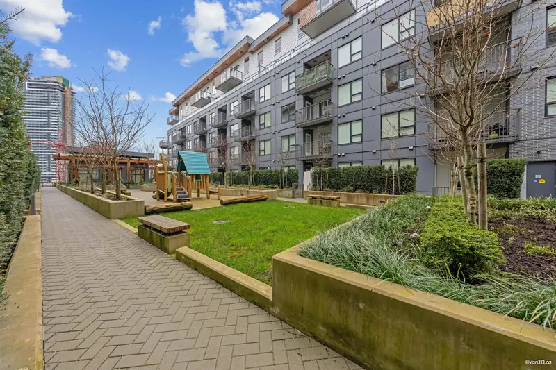 102 645 COMO LAKE AVENUE - photo 4 of 25