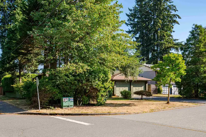 14603 101A AVENUE - photo 2 of 36