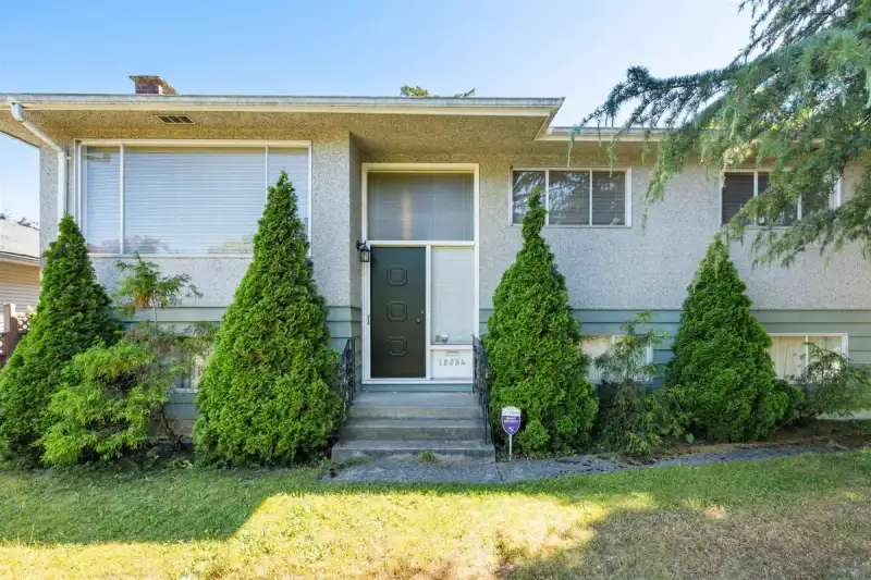 12534 GROVE CRESCENT - photo 1 of 31
