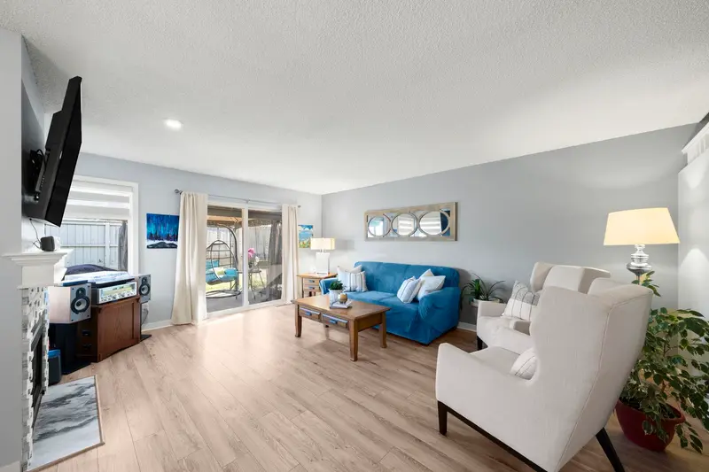 18 9045 WALNUT GROVE DRIVE - photo 3 of 20