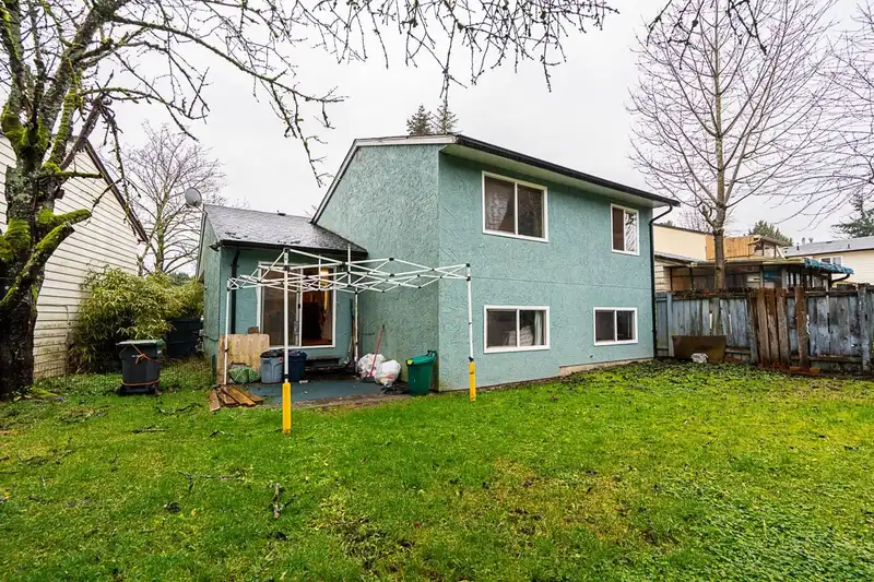 6666 133B STREET - photo 2 of 34
