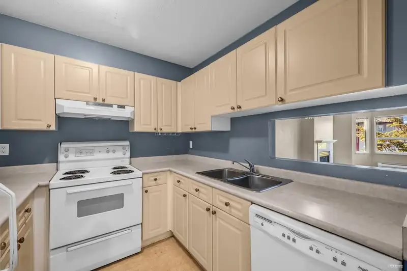 308 9946 151 STREET - photo 3 of 14