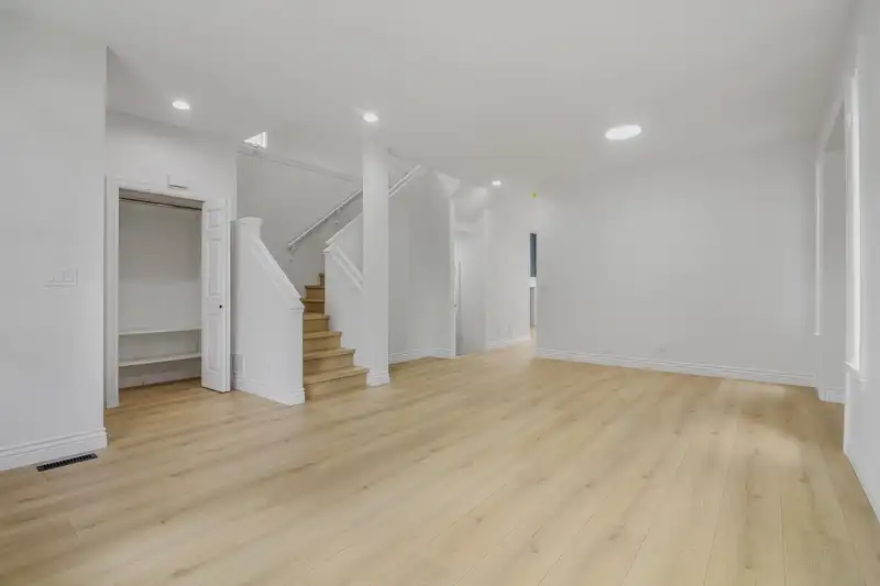 19489 66 AVENUE - photo 4 of 37