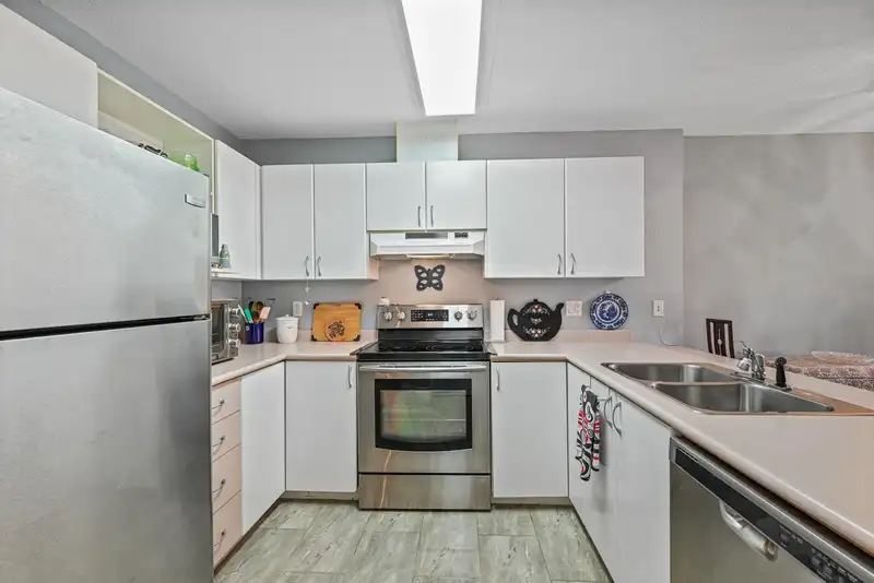 211 12160 80 AVENUE - photo 2 of 28