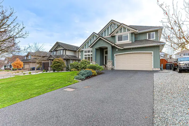 14640 72A AVENUE - photo 2 of 40