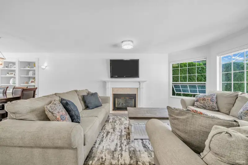 13330 59B AVENUE - photo 3 of 38