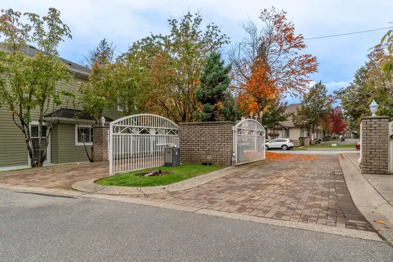 52 8428 VENTURE WAY - photo 4 of 39