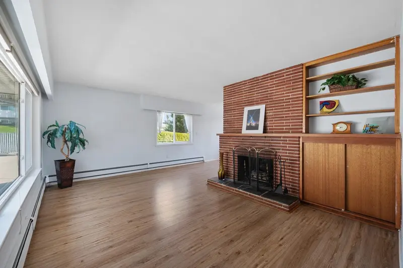 320 WALKER STREET - photo 4 of 25