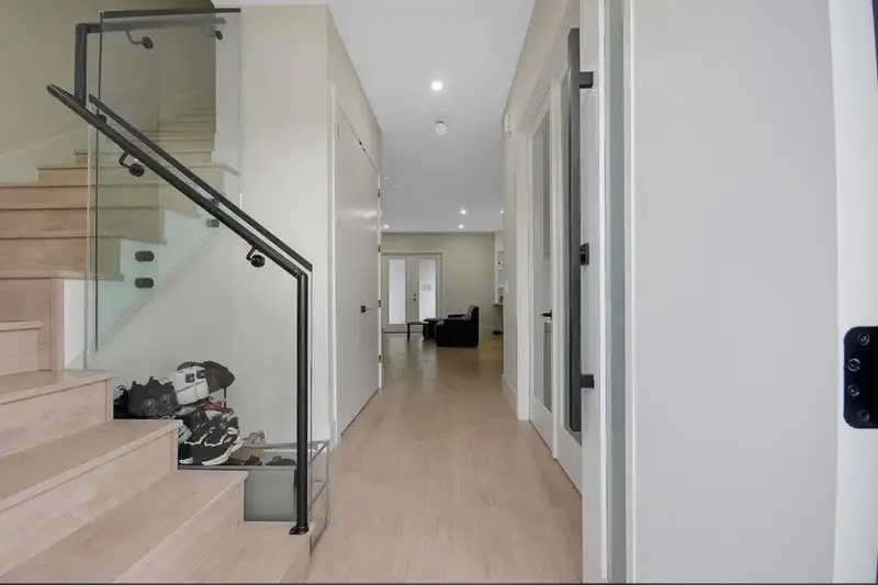 19121 67 AVENUE - photo 2 of 27