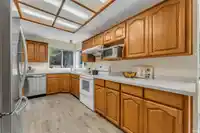 16276 86B AVENUE - thumbnail 11