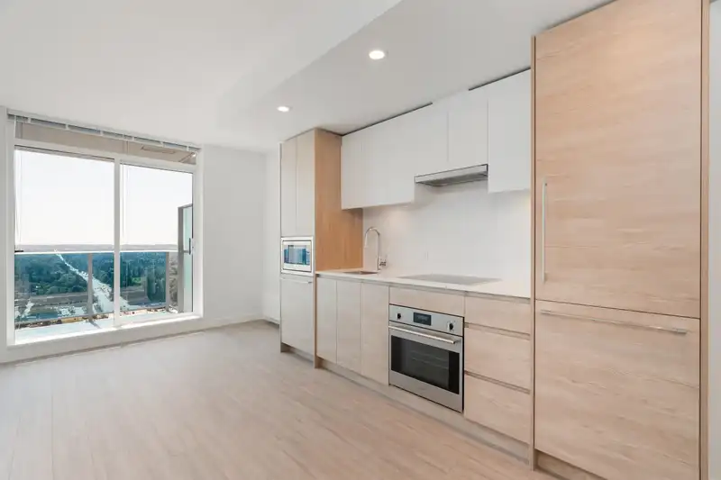 2301 13615 FRASER HIGHWAY - photo 2 of 14