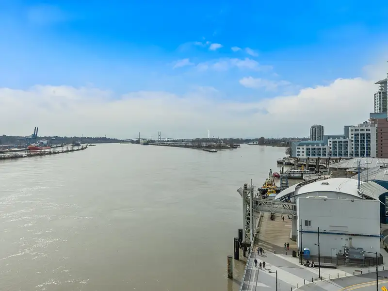 608 680 QUAYSIDE DRIVE - photo 2 of 25