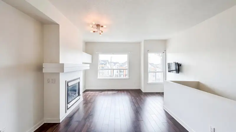 19 15065 58 AVENUE - photo 2 of 25