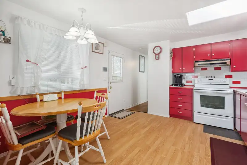 86 7790 KING GEORGE BOULEVARD - photo 3 of 23