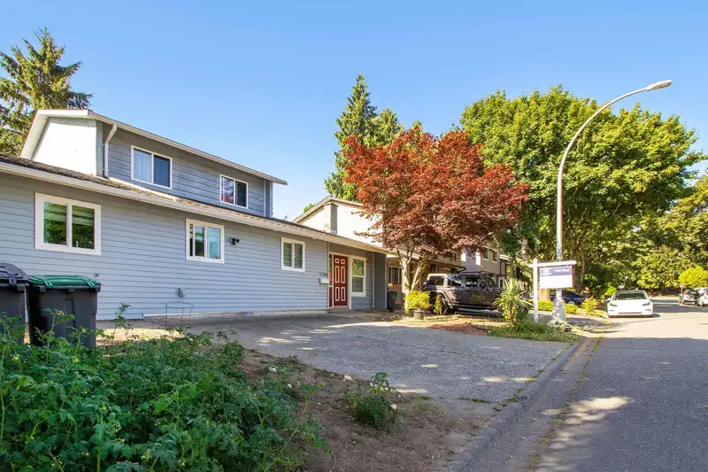 13242 67 AVENUE - photo 3 of 26