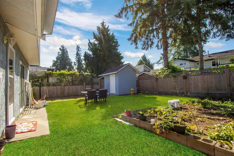 13242 67 AVENUE - photo 4 of 26