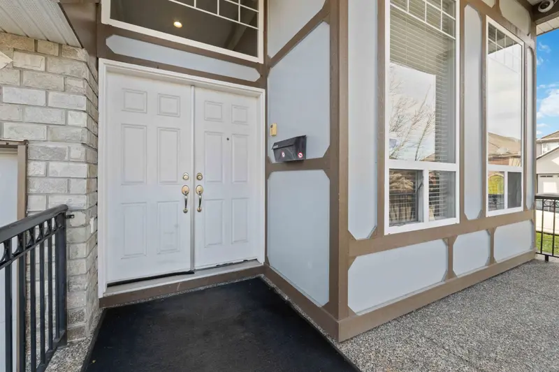 7097 149A STREET - photo 3 of 25