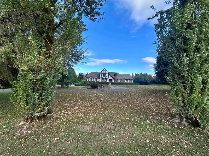 18065 72 AVENUE - photo 3 of 5