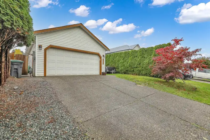 9667 151B STREET - photo 3 of 34