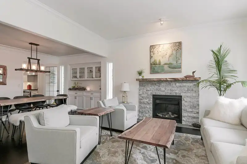 18252 69 AVENUE - photo 3 of 36