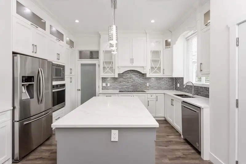 10260 165B STREET - photo 2 of 21