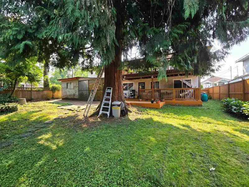 14157 110A AVENUE - photo 3 of 34