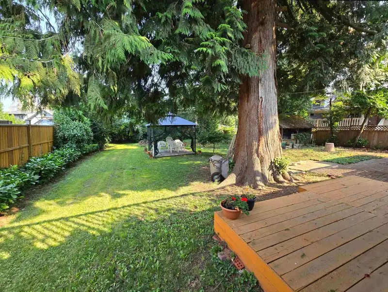 14157 110A AVENUE - photo 4 of 34