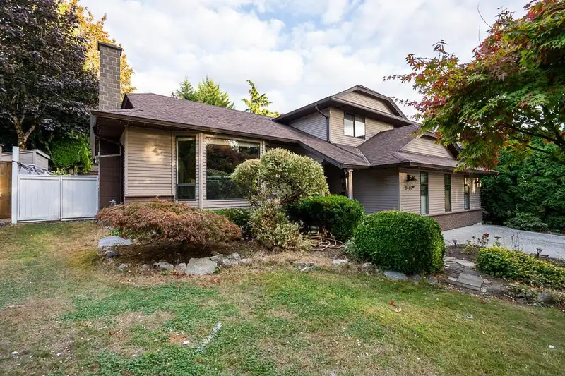 8448 154 STREET - photo 2 of 25