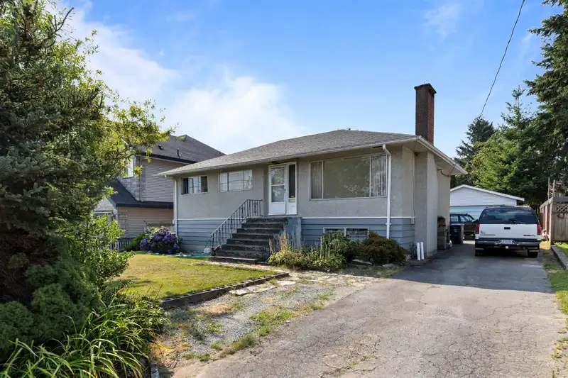 14650 111A AVENUE - photo 2 of 40