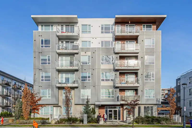 526 13963 105 BOULEVARD - photo 1 of 40