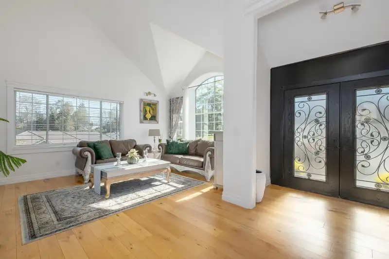 11287 159A STREET - photo 3 of 40