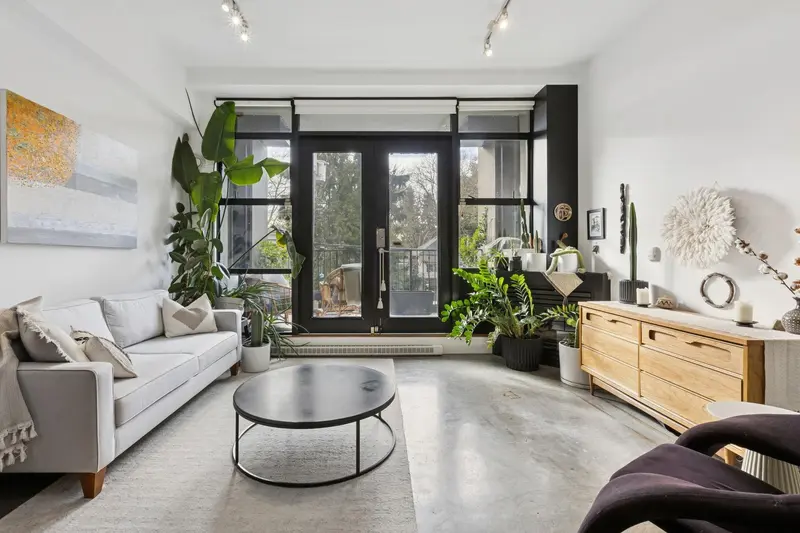 10 2156 W 12TH AVENUE - photo 2 of 25