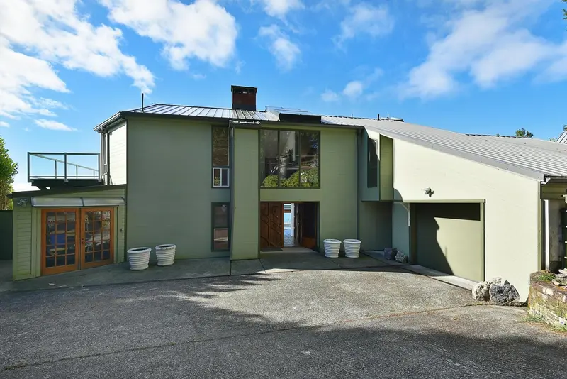 5907 SUNSHINE COAST HIGHWAY - photo 4 of 25