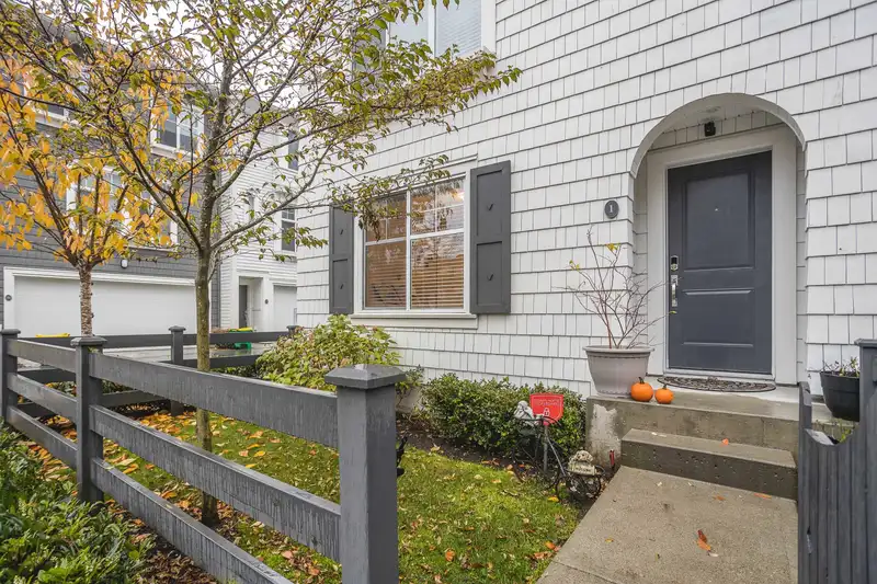 1 10433 158 STREET - photo 2 of 40