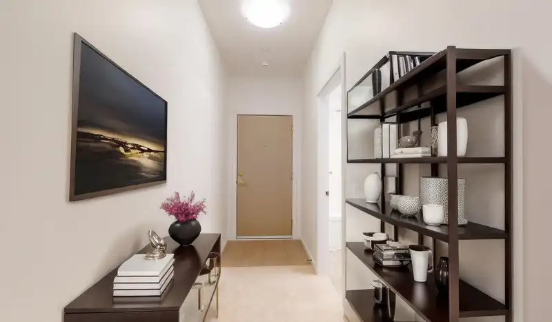 210 13911 70 AVENUE - photo 2 of 14