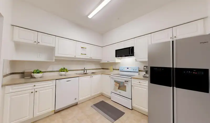 210 13911 70 AVENUE - photo 4 of 14
