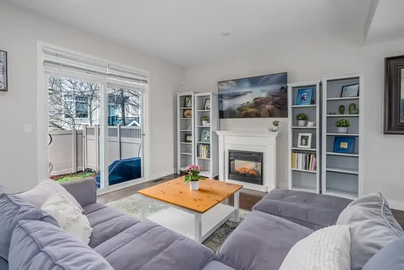 73 19551 66 AVENUE - photo 3 of 39