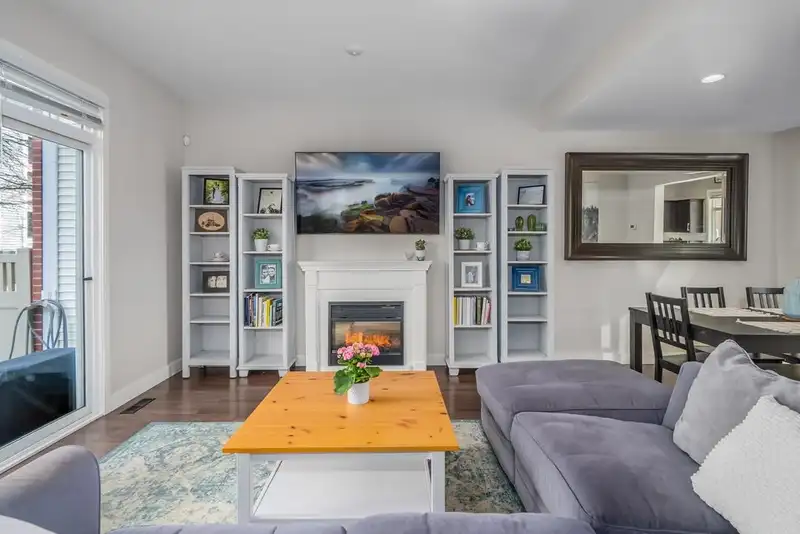 73 19551 66 AVENUE - photo 4 of 39