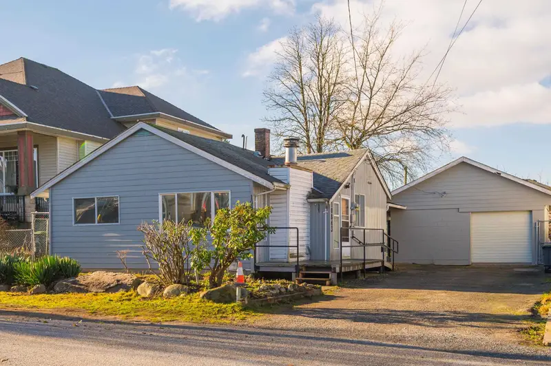 10843 130 STREET - photo 1 of 25