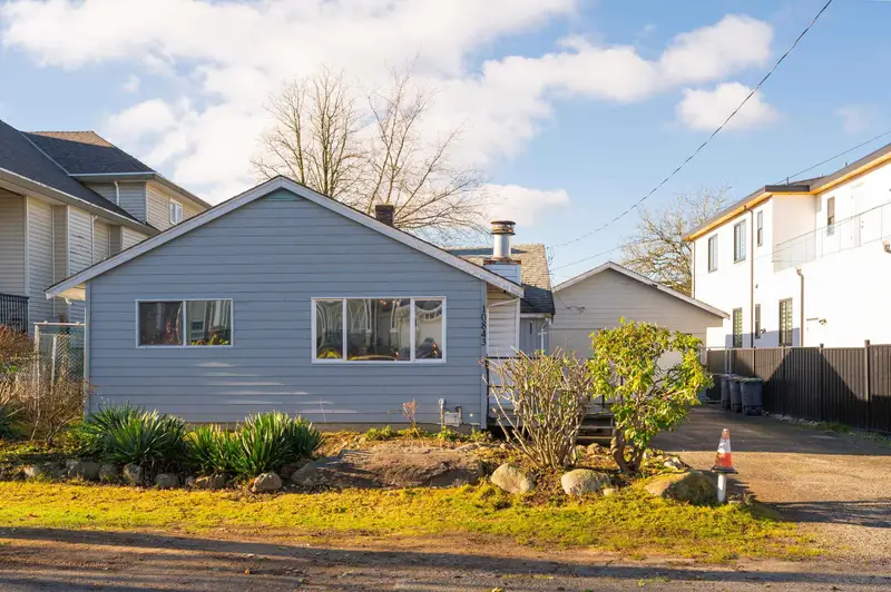 10843 130 STREET - photo 2 of 25