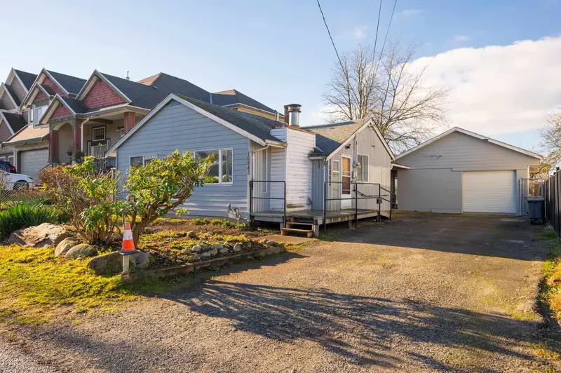 10843 130 STREET - photo 3 of 25