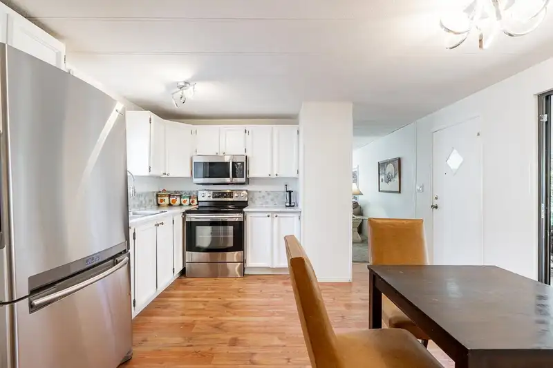 5 13650 80 AVENUE - photo 2 of 25