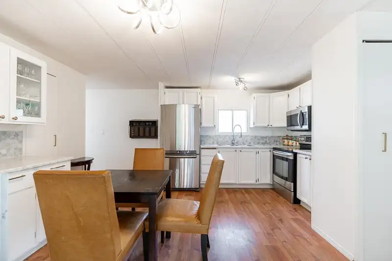 5 13650 80 AVENUE - photo 3 of 25