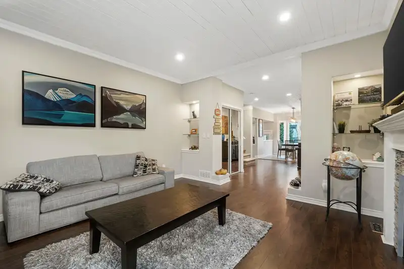 18810 65 AVENUE - photo 4 of 28