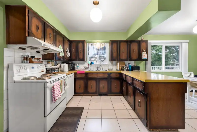 12481 95A AVENUE - photo 2 of 11
