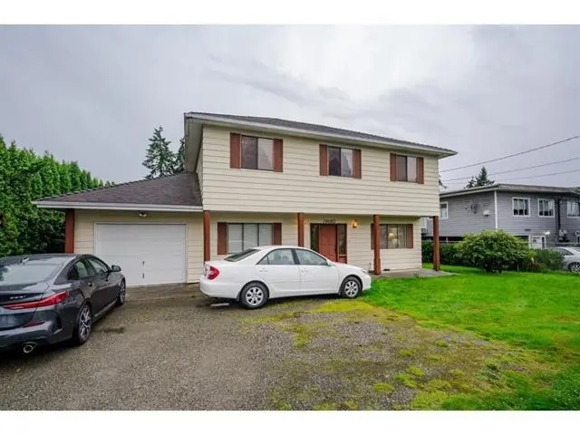 19680 56 AVENUE - photo 2 of 9