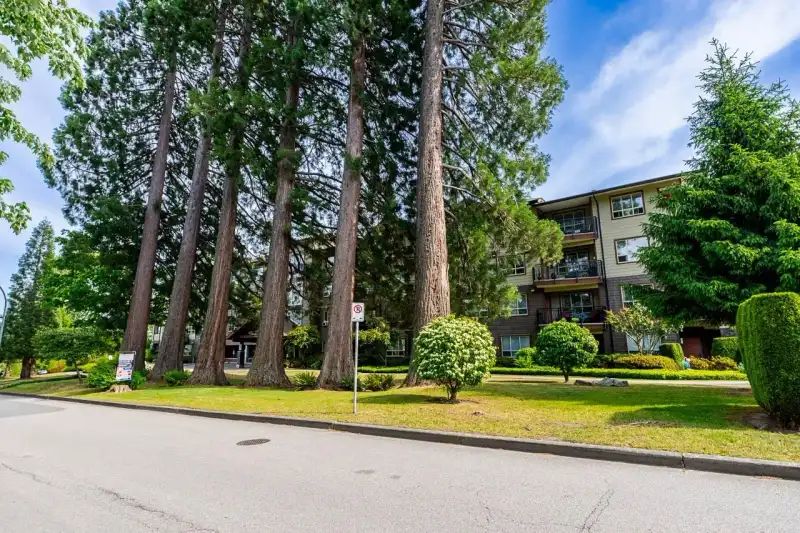 311 16068 83 AVENUE - photo 1 of 25