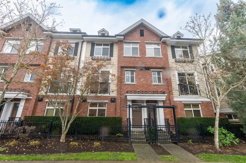 50 20738 84 AVENUE - photo 1 of 25