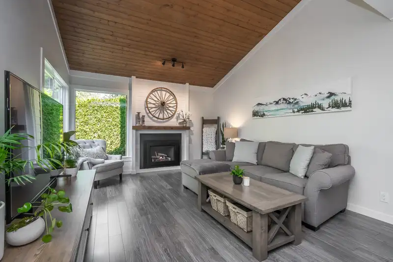 6189 W GREENSIDE DRIVE - photo 1 of 40