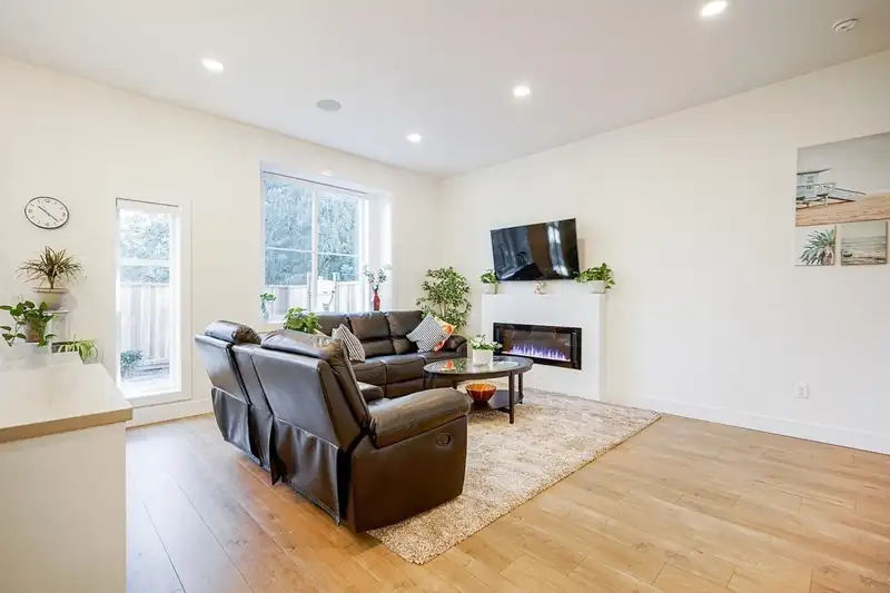 17 5960 142 STREET - photo 3 of 31